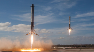 Elon Musk explica por qué se estrelló el cohete central del Falcon Heavy al intentar aterrizar